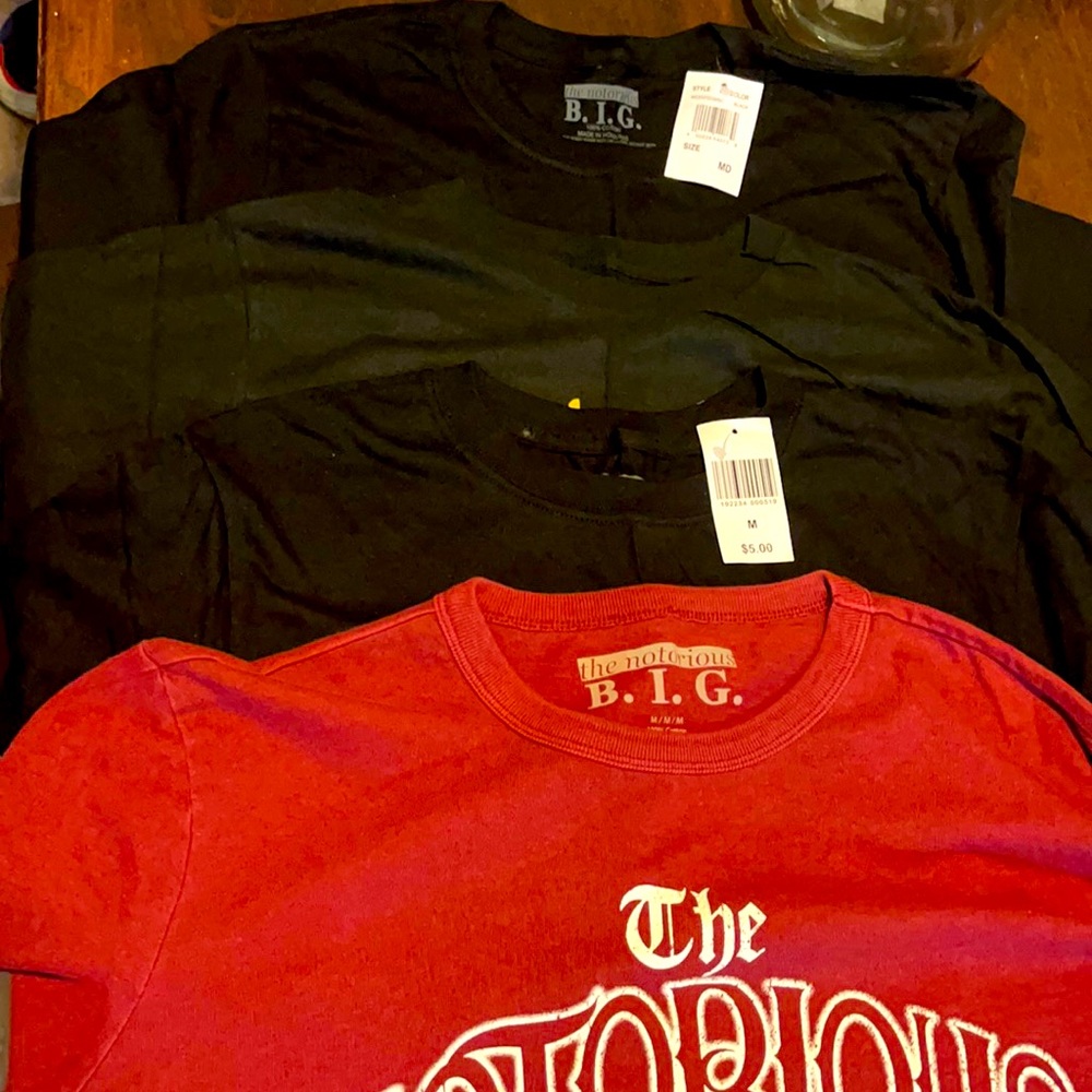 Lot of 4 Brand New Mens T-Shirts Size: Medium